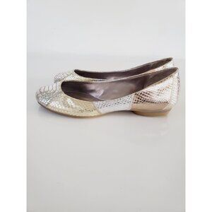 BCBG Paris BOSLEY Textured Silver Snake Skin Patch Work Ballet Flats Size 7.5 B